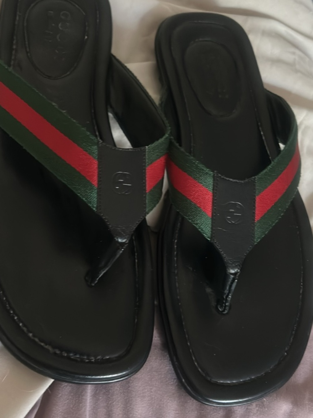 Like new Gucci thong men’s sandals-size 10